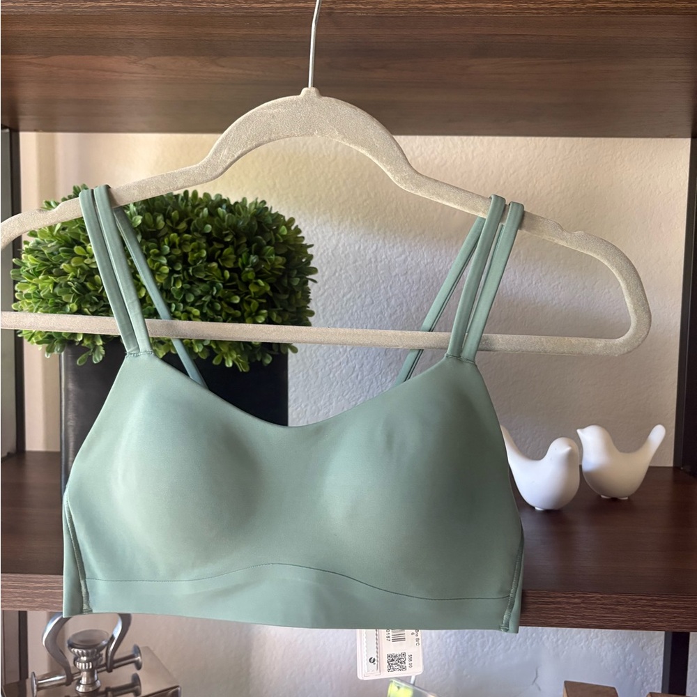 Size 6 - NWT lululemon athletica Like a Cloud Bra